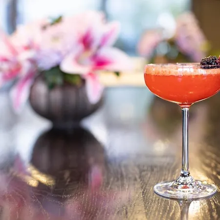 מלון דירות Sana 4*